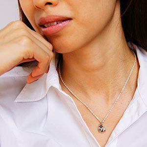 シルバーアクセサリー ペンダント・ネックレス 赤ジルコニア うさぎ