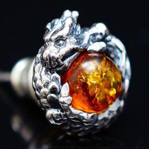 ピアス メンズ シルバーピアス メンズピアス 龍 ドラゴン 琥珀