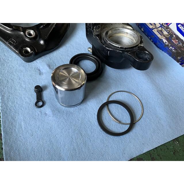 XS650純正キャリパー用オーバーホールキット　&rsquo;77〜&rsquo;84