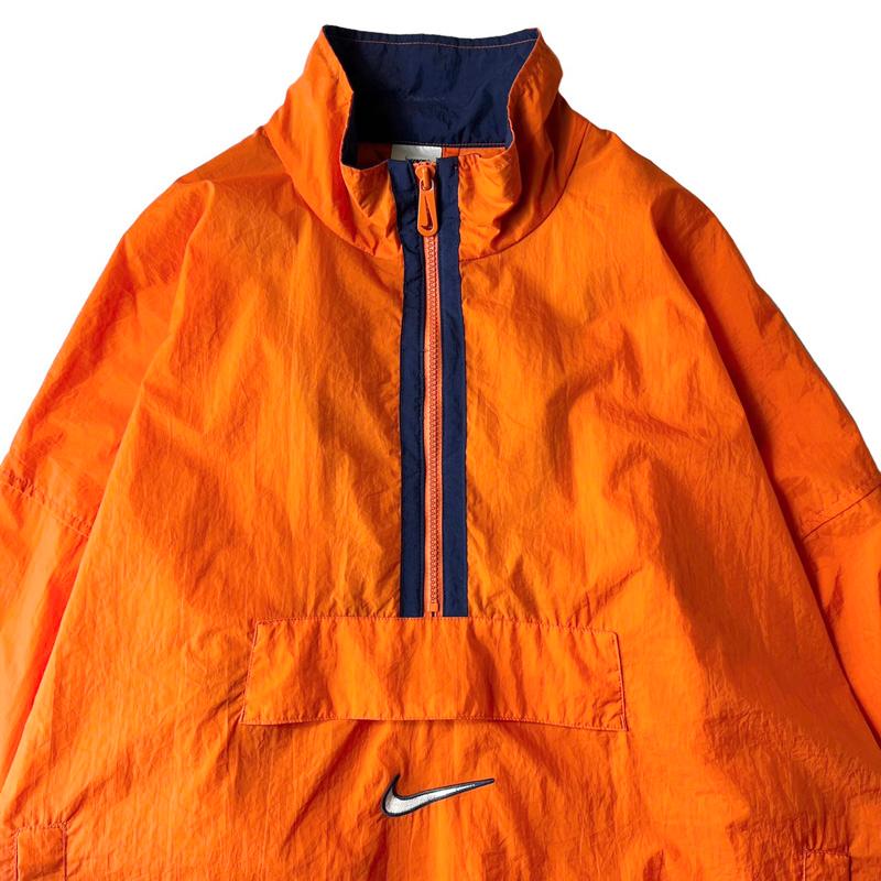 NIKE 90s ビッグ スウォッシュ ロゴ 刺繍 ハーフジップ プル NIKE 90s ビッグ スウォッシュ ロゴ 刺繍 ハーフジップ プル