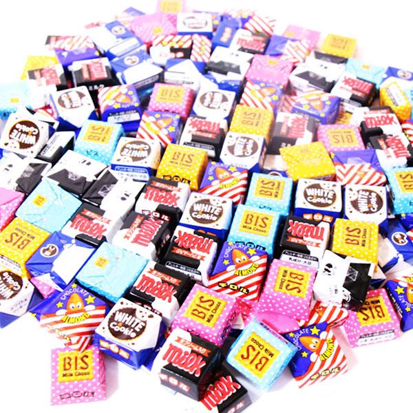 お菓子 詰め合わせ 【保冷バッグ付き】チロルチョコ(バラエティ)945