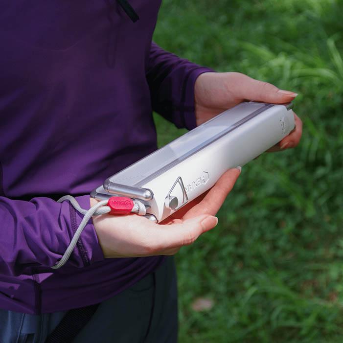 LEDランタン 導光板ランタン 充電式 大容量充電池 300時間点灯 無段階調光 電球色 ストラップ付き 専用ケース付き CL6 |  | 10