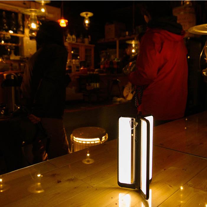 LEDランタン 導光板ランタン 充電式 大容量充電池 300時間点灯 無段階調光 電球色 ストラップ付き 専用ケース付き CL6 |  | 03