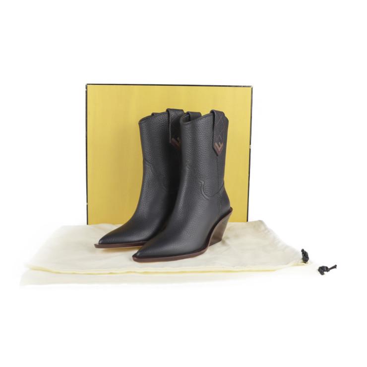 新品未使用展示品 FENDI フェンディ シューズ 35 ブーツ レザー 