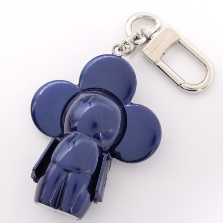 超美品 LV ルイ ヴィトン ビジュー サック ヴィヴィエンヌ キーホルダー M00483 メタル ネイビー シルバー バッグチャーム【本物保証】 : 2307083007021 : 3R boutipue - 通販 - Yahoo!ショッピング 超美品 LV ルイ ヴィトン ビジュー サック ヴィヴィエンヌ キーホルダー M00483 メタル ネイビー シルバー バッグチャーム【本物保証】 : 2307083007021 : 3R boutipue - 通販 - Yahoo!ショッピング