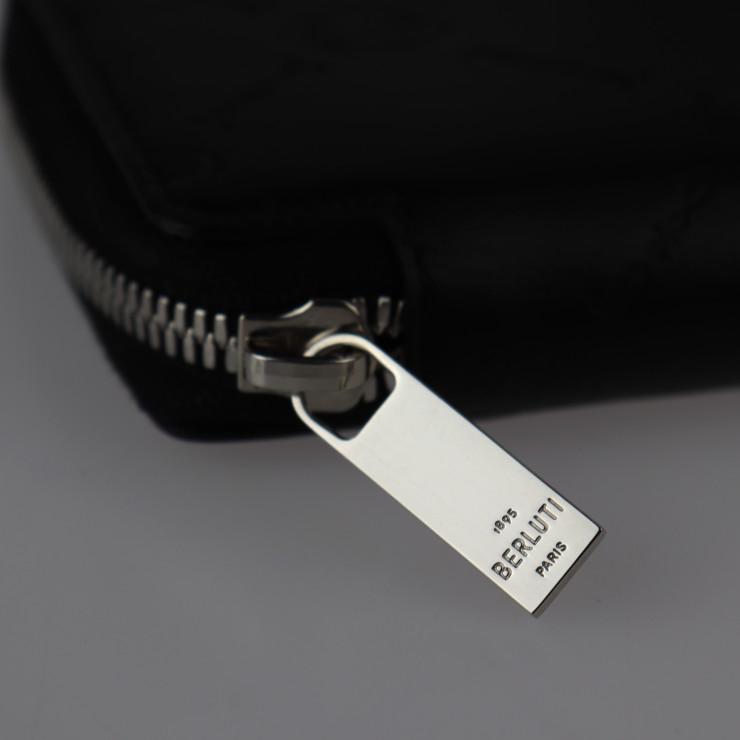 新品未使用展示品 Berluti ベルルッティ イタウバ バーティカル 二つ折り財布 レザー ブラック ラウンドファ【本物保証】の画像