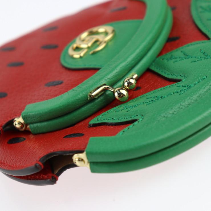 GUCCI 新品未使用展示品 グッチ いちご型ポシェット ショルダー GUCCI 新品未使用展示品 グッチ いちご型ポシェット ショルダー