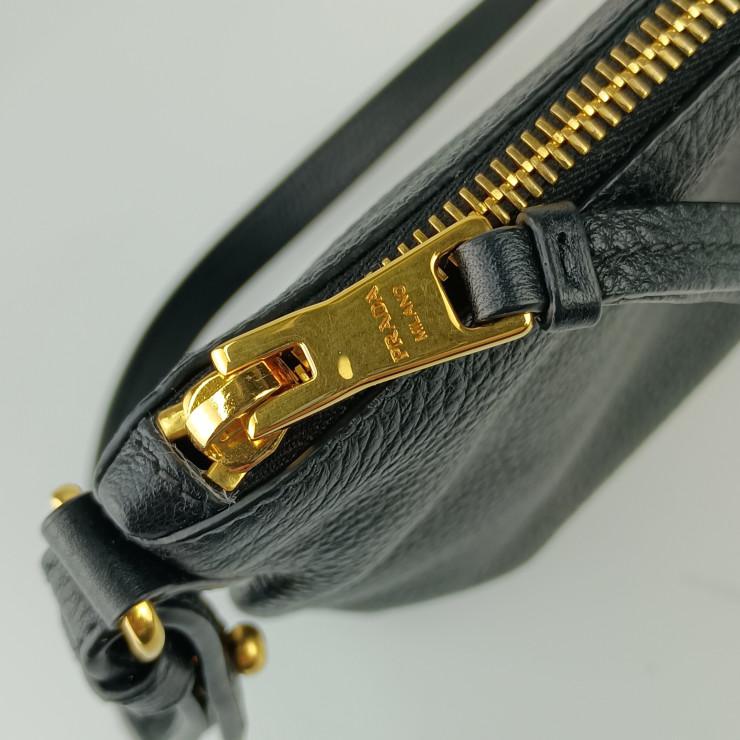 美品 プラダ ショルダーバッグ クロスボディバッグ 1BH050 ブラック ゴールド金具 レザー 替えストラップ付き【本物保証】