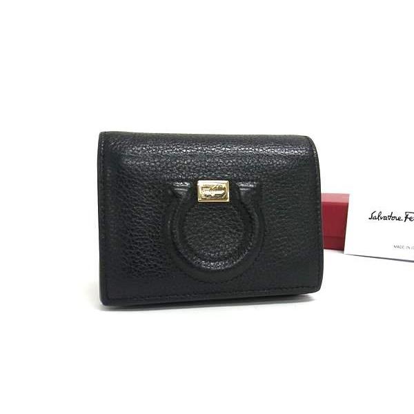【美品】フェラガモ ガンチーニ 二つ折り財布 ピンク レザー ゴールド金具 FERRAGAMO（フェラガモ） 財布 ガンチーニ レザー 22 D514 二つ折り