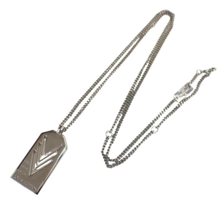 Louis Vuitton シルバー V字型ネックレス LOUIS VUITTON（ルイ・ヴィトン） ペンダント ネックレス VVV メタル