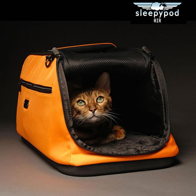 キャリーバッグ ペット　新品　未使用　 スリーピーポッドエア レッド Amazon.co.jp: LAGER CORPORATION(ラガーコーポレーション