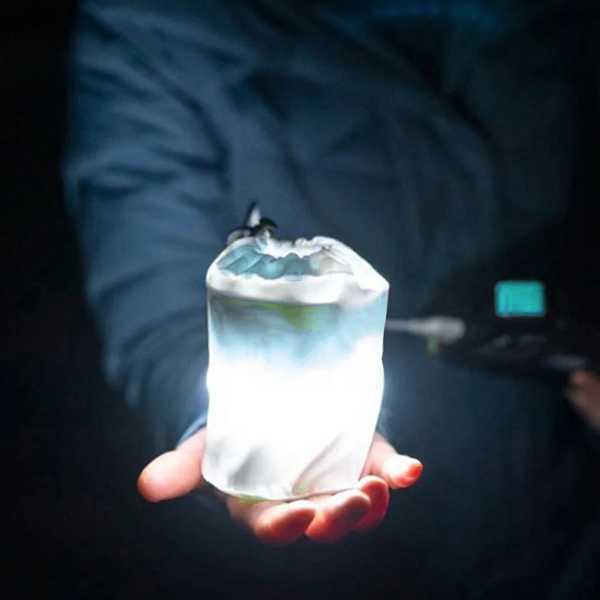 屋外のポータブルで折りたたみ可能な青色LEDライト キャンプ 旅行 屋外用のUSB電源を備えた非常灯｜69x69x｜06