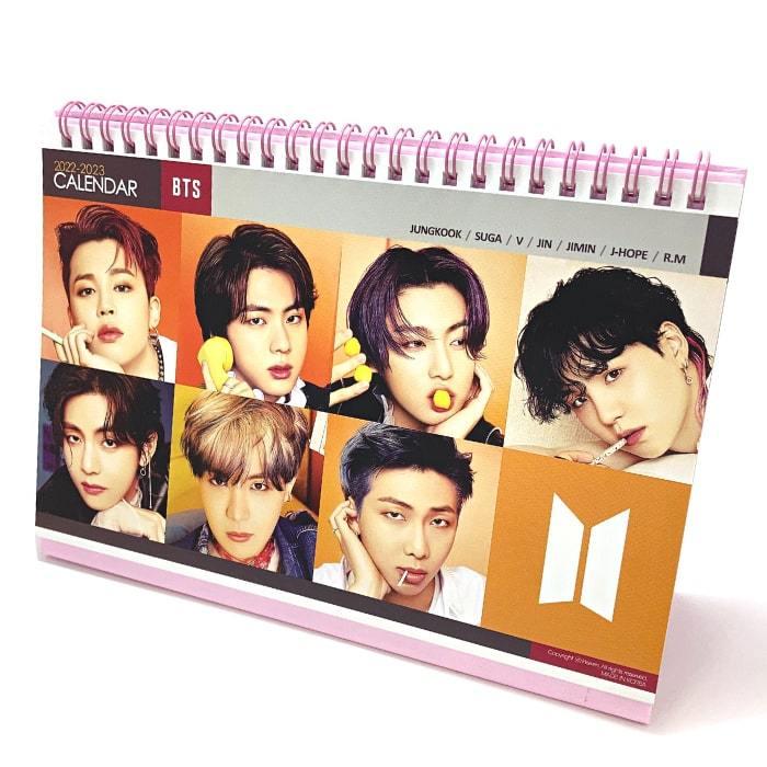 Bts 防弾少年団 全員 卓上 カレンダー 22 23 バンタン グッズ フォトカレンダー 2年分 写真集 Ki1907 Ic Btsg 7 5 3アクセサリーshop 通販 Yahoo ショッピング