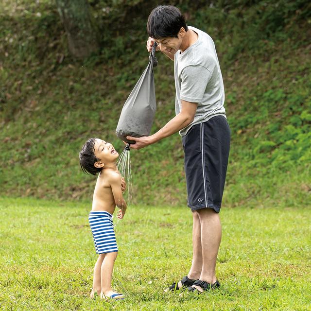 ロゴス エアライトシャワー ポケットサイズのハンディーバッグシャワー 最大9Lの水が入り、約5分間シャワーが出続けます 海水浴後に簡単シャワーに | LOGOS | 05