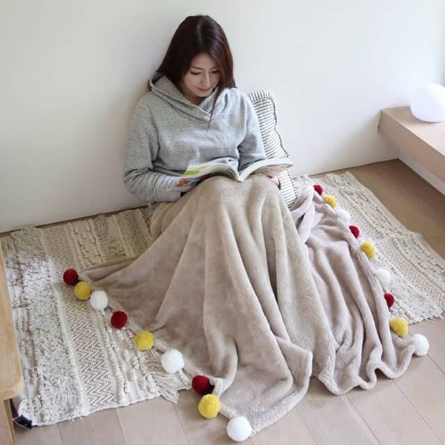 大判ブランケット comfy cozy コンフィーコージー ブランケット150cm×100cm ポンポンが