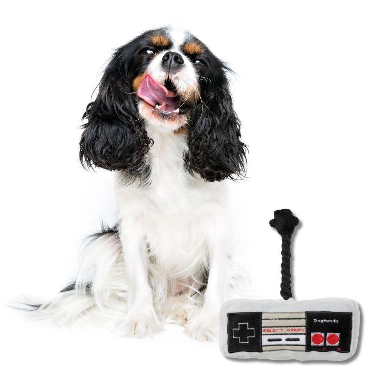 FuzzYard/ファズヤード Dogtendo Controller 犬猫用おもちゃ パロディグッズ プラッシュトイ 洗濯丸洗い可能 ノンアレルゲン加工 |  | 01