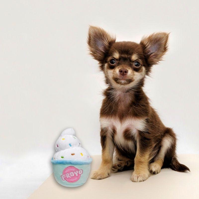 FuzzYard/ファズヤード Furoyo フロヨ 犬猫用おもちゃ パロディグッズ プラッシュトイ 洗濯丸洗い可能 ノンアレルゲン加工 |  | 01