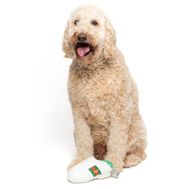 FuzzYard/ファズヤード Grucci Sneaker 犬猫用おもちゃ パロディグッズ プラッシュトイ 洗濯丸洗い可能 ノンアレルゲン加工 |  | 01