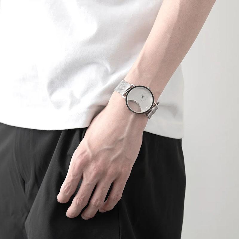 シンプル デザイン腕時計 腕時計 KLON/クローン CIRCLE WINDOW サークルウインドウ 上品で付けやすいシルバーの文字盤を半円状にくり抜いたクリアウォッチ |  | 02