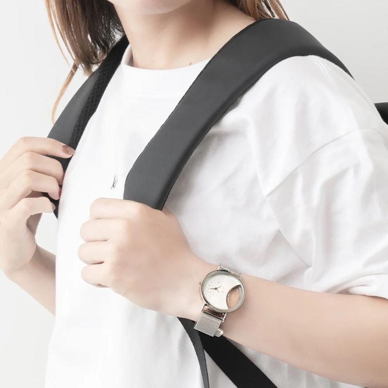 シンプル デザイン腕時計 腕時計 KLON/クローン CIRCLE WINDOW サークルウインドウ 上品で付けやすいシルバーの文字盤を半円状にくり抜いたクリアウォッチ |  | 05