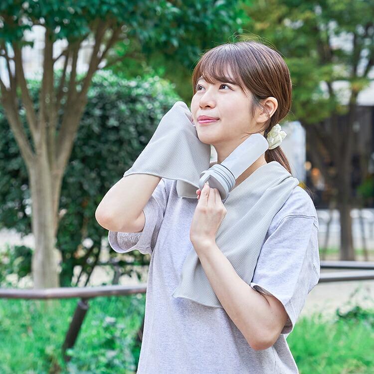 氷タオルで瞬時に冷却×長時間キープ ヒヤシーナ キンキンに冷えた氷タオルが長時間、何回でも使える夏のマストアイテム 外仕事やスポーツ アウトドアに |  | 01