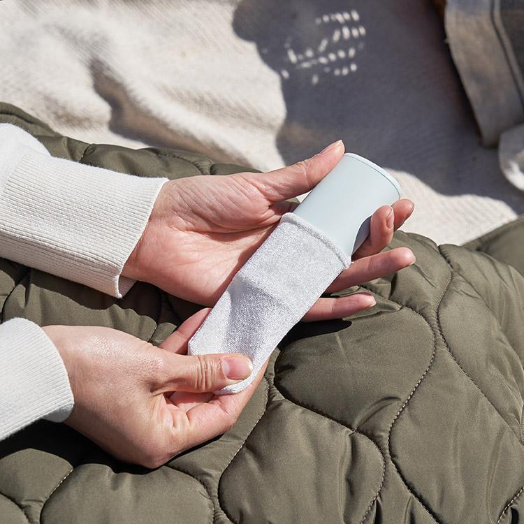 持ちやすいスリムカイロ カバー&モバイルバッテリー機能付 瞬間発熱 充電式カイロ 充電式かいろ カバー付き女性の手にぴったり馴染むスリムボディのカバー付 |  | 01
