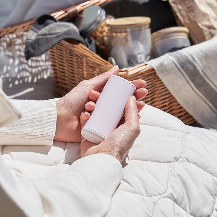 持ちやすいスリムカイロ カバー&モバイルバッテリー機能付 瞬間発熱 充電式カイロ 充電式かいろ カバー付き女性の手にぴったり馴染むスリムボディのカバー付 |  | 03