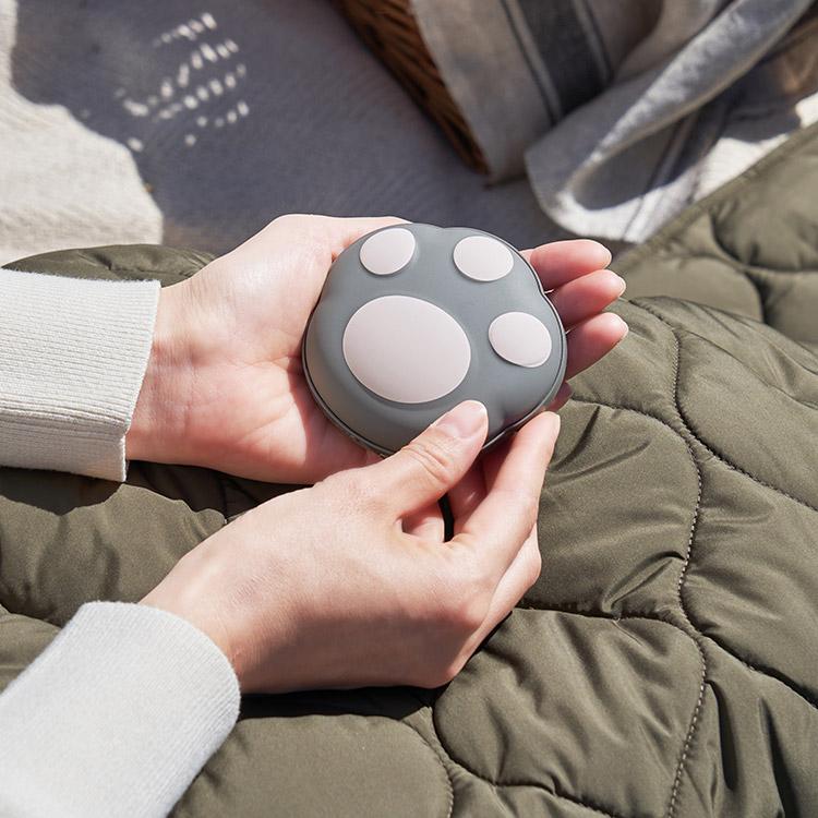 使い捨てないにゃカイロ モバイルバッテリー機能付 瞬間発熱するかわいい肉球型の充電式カイロ 温度設定は3段階 スマホへも給電できるモバイルバッテリー機能付 |  | 02