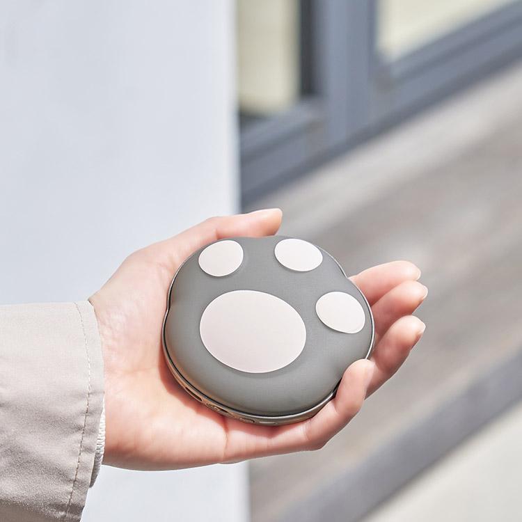 使い捨てないにゃカイロ モバイルバッテリー機能付 瞬間発熱するかわいい肉球型の充電式カイロ 温度設定は3段階 スマホへも給電できるモバイルバッテリー機能付 |  | 04