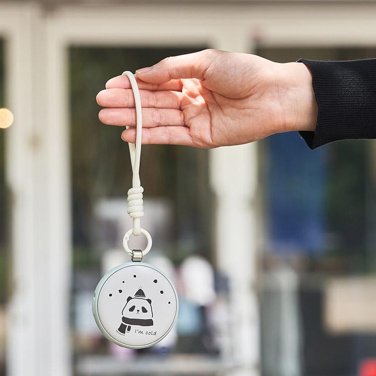 温度変化でデザインが変わる使い捨てないカイロLEDライト付 充電式カイロ スイッチONで瞬間発熱 温度によって表面のイラストが変わる 2段階温度設定 LEDライト付 |  | 04