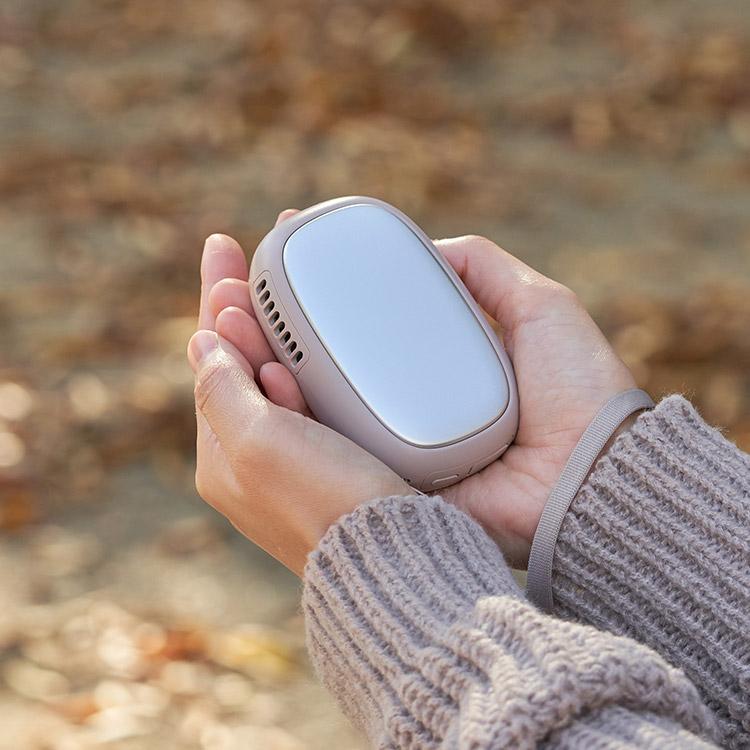 スリムアイスカイロ 夏は冷たく冬は温かな1年中使える充電式エコカイロ 手の小さな方でも握りやすいスリムタイプのアイスカイロ 大判なペルチェ冷却プレート |  | 03
