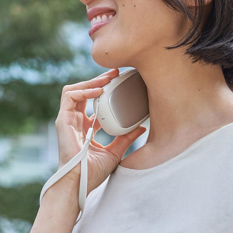スリムアイスカイロ 夏は冷たく冬は温かな1年中使える充電式エコカイロ 手の小さな方でも握りやすいスリムタイプのアイスカイロ 大判なペルチェ冷却プレート |  | 07
