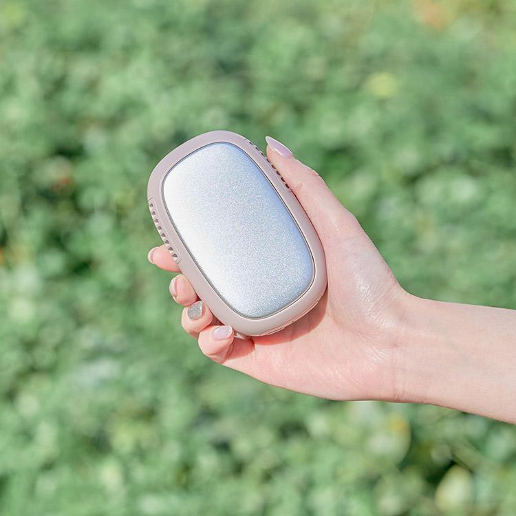 スリムアイスカイロ 夏は冷たく冬は温かな1年中使える充電式エコカイロ 手の小さな方でも握りやすいスリムタイプのアイスカイロ 大判なペルチェ冷却プレート |  | 08