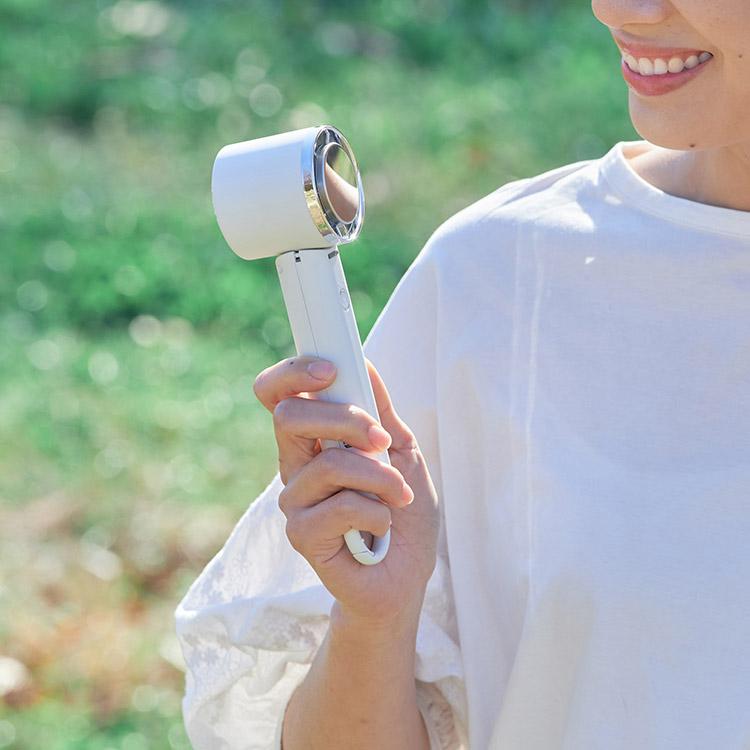 ペルチェ冷却機能ハンディファン カラビナ付 扇風機 ペルチェ冷却プレート搭載の角度調節が可能なハンディファン 上向き最大約90°降り曲がる |  | 08