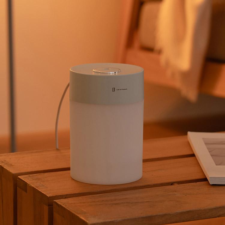 USB給電式加湿器 LEDライト付 シンプルなデザインとほのかに灯るLEDの