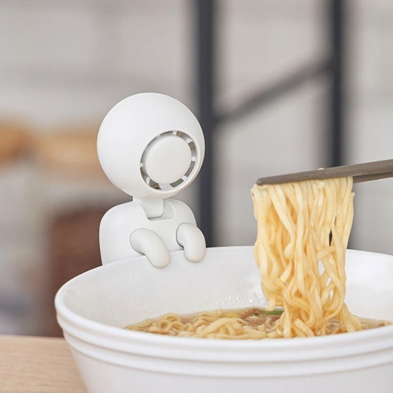 湯〜冷ファン 幽霊ファン 熱々の食べ物や離乳食の熱さましにぴったりな幽霊の形のような可愛いミニファン 器に掛けて効率よく冷ましてくれるミニマルなファン |  | 01