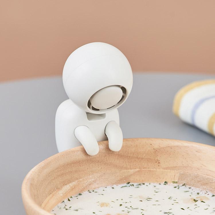 湯〜冷ファン 幽霊ファン 熱々の食べ物や離乳食の熱さましにぴったりな幽霊の形のような可愛いミニファン 器に掛けて効率よく冷ましてくれるミニマルなファン |  | 02
