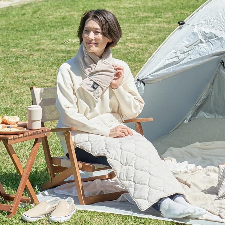 あったかキルティング USB給電式2WAYフットウォーマー 2枚のヒーターが全面を温めるフットウォーマー ファスナーを開ければミニブランケットにもなる2WAY仕様 |  | 02