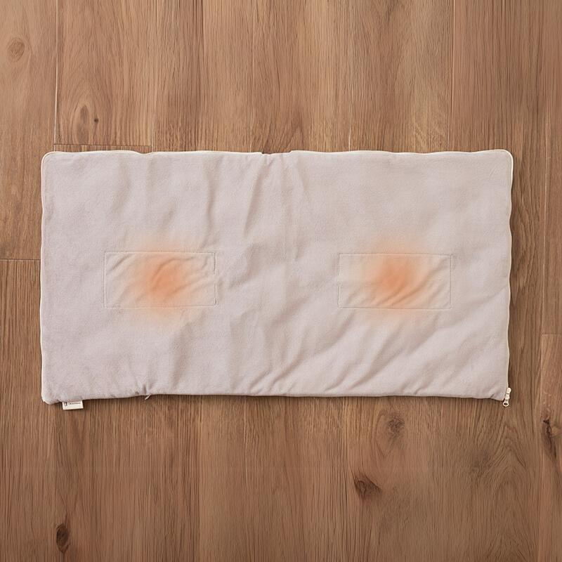 あったかキルティング USB給電式2WAYフットウォーマー 2枚のヒーターが全面を温めるフットウォーマー ファスナーを開ければミニブランケットにもなる2WAY仕様 |  | 03