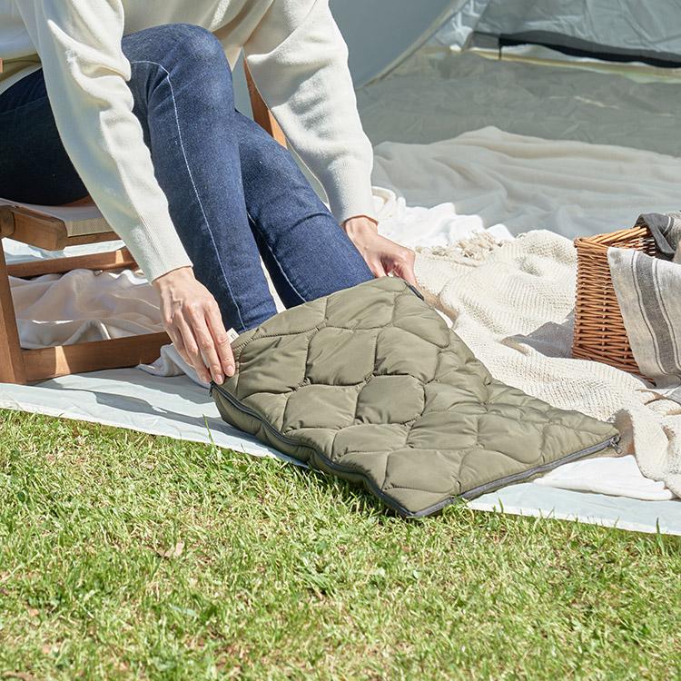 あったかキルティング USB給電式2WAYフットウォーマー 2枚のヒーターが全面を温めるフットウォーマー ファスナーを開ければミニブランケットにもなる2WAY仕様 |  | 07