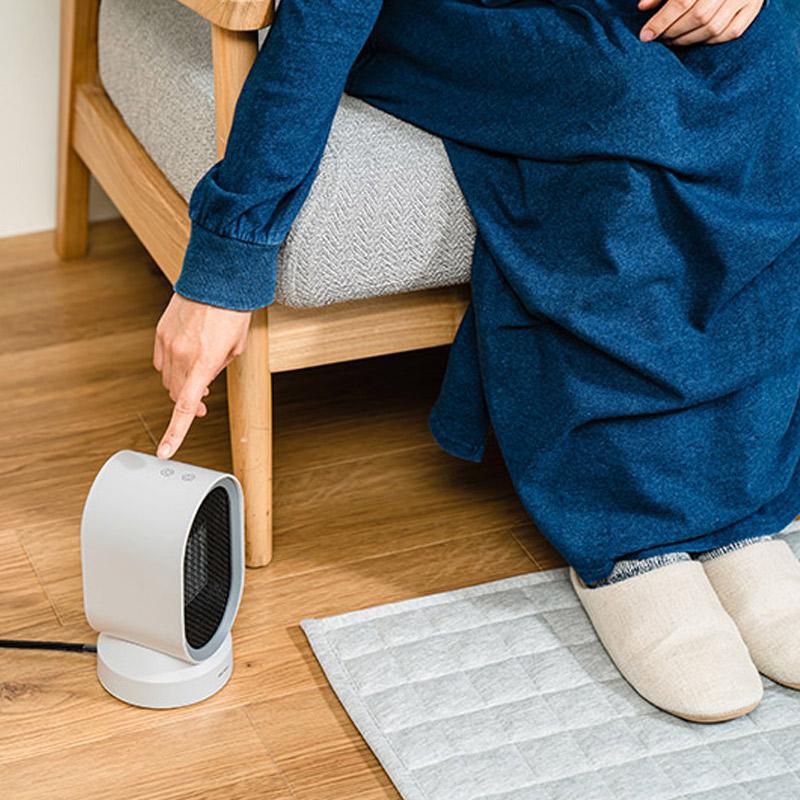 首振り機能付 セラミックヒーター&ファン 場所を取らない」コンパクト