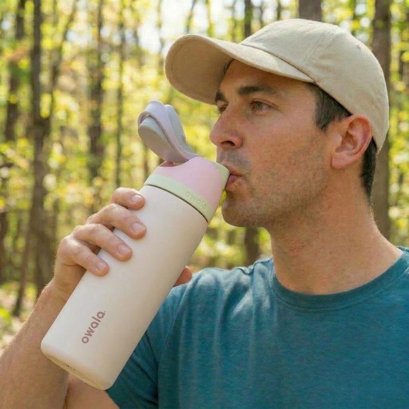 owala 945ml ストロー付水筒　訳あり　新品未使用　海外限定カラー完売品 owala オワラ FreeSip 945ml フリーシップ 32oz 3重ステンレス構造の