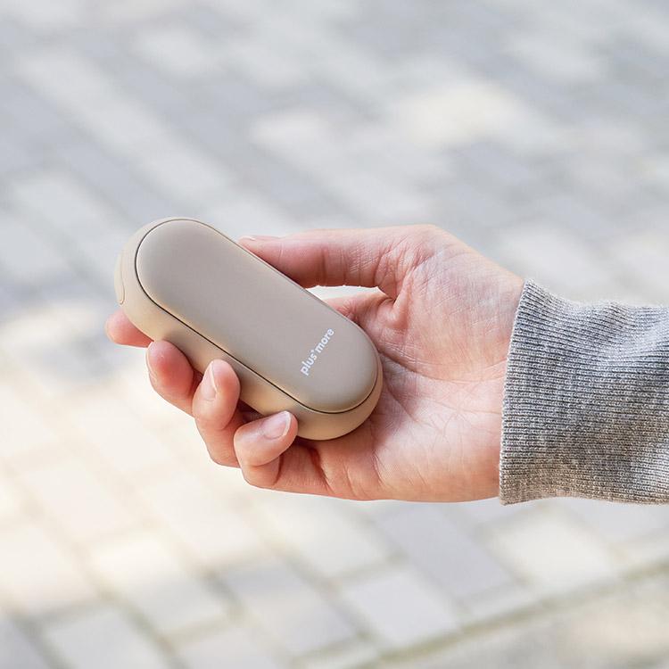 使い捨てないカイロ 充電式カイロ 充電カイロ 手が小さくても握りやすいサイズを追求したコンパクトボディ 冷えがちな指先を即ポカポカに 温度設定40/50℃ |  | 02