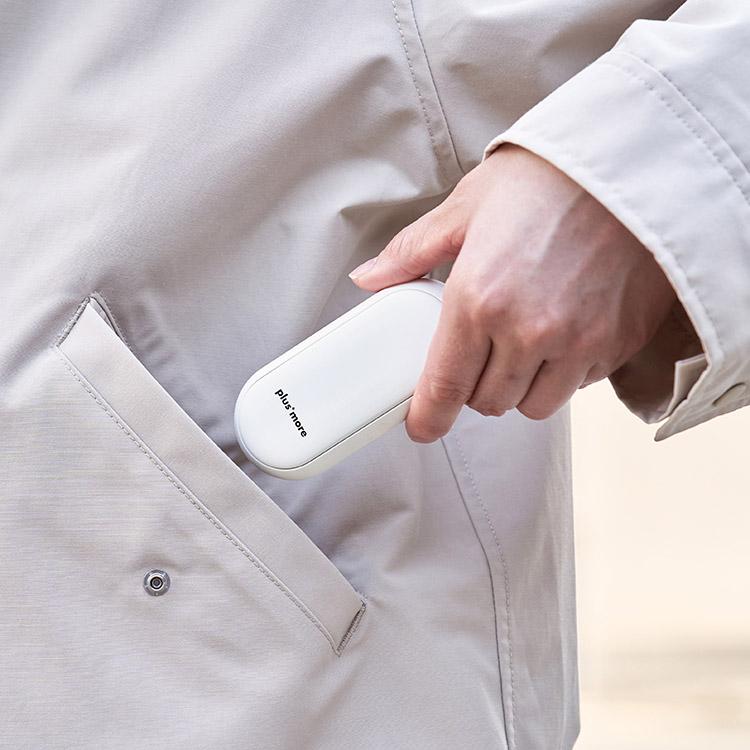 使い捨てないカイロ 充電式カイロ 充電カイロ 手が小さくても握りやすいサイズを追求したコンパクトボディ 冷えがちな指先を即ポカポカに 温度設定40/50℃ |  | 03