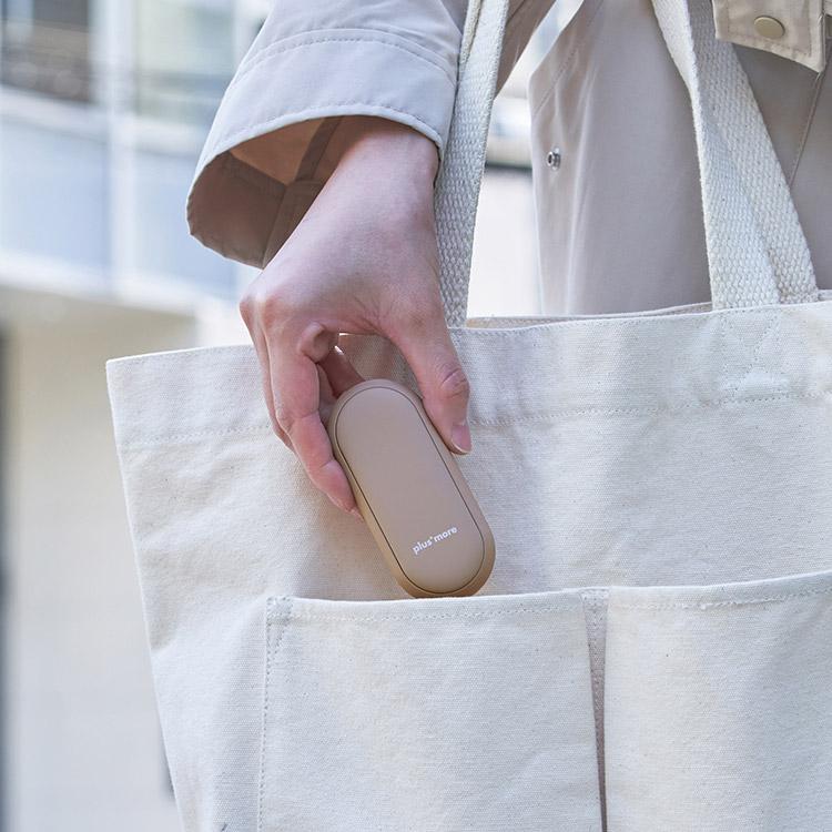 使い捨てないカイロ 充電式カイロ 充電カイロ 手が小さくても握りやすいサイズを追求したコンパクトボディ 冷えがちな指先を即ポカポカに 温度設定40/50℃ |  | 04