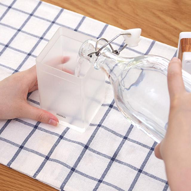 充電式コードレス加湿器 LEDライト付 コンパクト、軽量で持ち運びにも便利 モバイル加湿器 旅行や出張時の加湿器に便利 LEDライトは単独使用可能 卓上加湿器 |  | 10