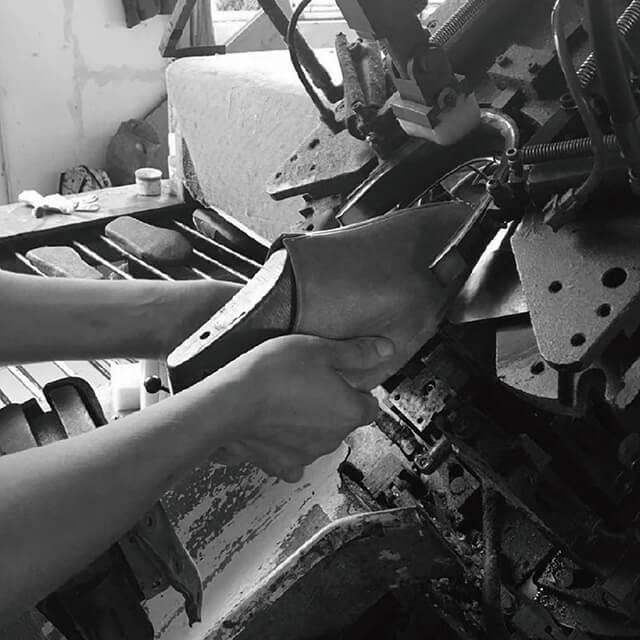 room's PLUS+/ルームズ プラス 人気のルームシューズから、外履き仕様のサンダルバージョンが登場 ルームシューズ同様に歩きやすく足に柔らかくフィット |  | 14