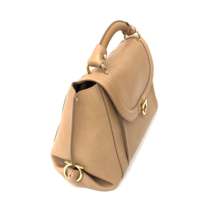Salvatore Ferragamo ベージュ ガンチーニ ハンドバック 人気，最新作 Salvatore Ferragamo フェラガモ ハンド バッグ SUZANNA