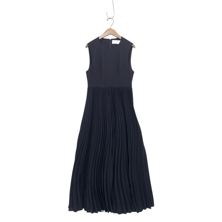 未使用品 Mame Kurogouchi マメクロゴウチ Curved Pleated 未使用品 Mame Kurogouchi マメクロゴウチ Curved Pleated