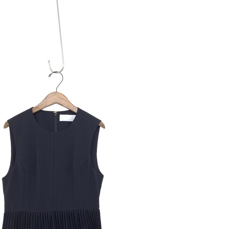 未使用品 Mame Kurogouchi マメクロゴウチ Curved Pleated 未使用品 Mame Kurogouchi マメクロゴウチ Curved Pleated